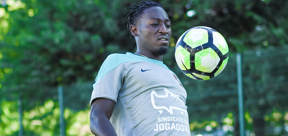 O mdio que no se imagina sem o futebol