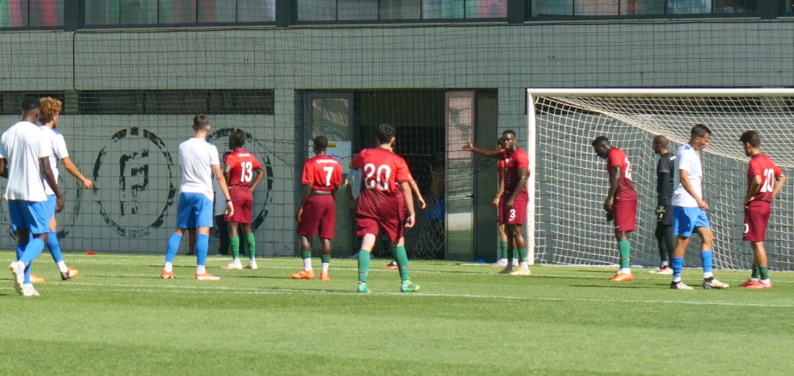 Equipa do 22.º Estágio do Jogador defrontou o Belenenses